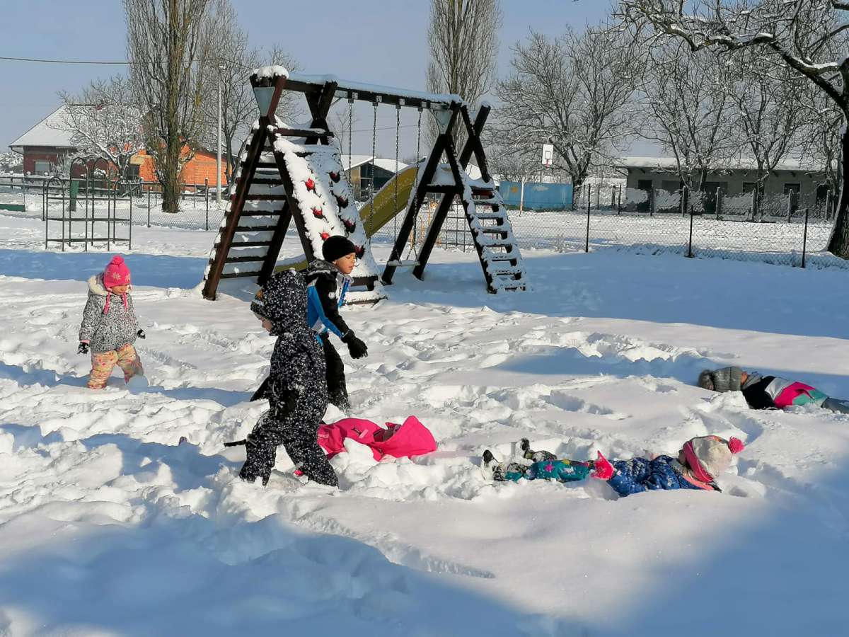 Boravak na zraku: igre na snijegu – PO Mraclin